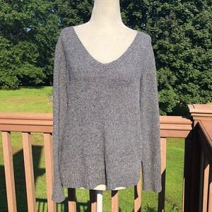 🍁 Old Navy V Neck Gray Sweater Medium